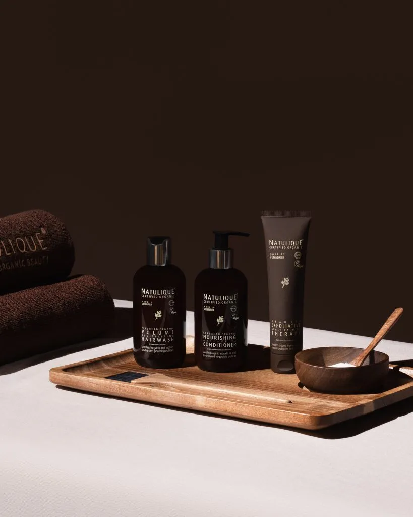 NATULIQUE-HEAD-SPA-VOLUME-HAIR-WASH-NOURISHING-CONDITIONER-AND-EXFOLIATIVE-THERAPY-4x5-1-819x1024